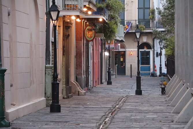 Spirits: New Orleans Cocktail & Ghost Tour - Stop two: ghost lore between sips