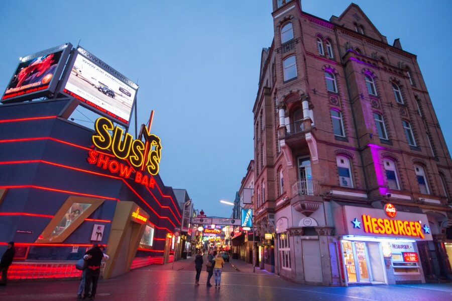 St. Pauli Nightlife Tour with Drag Queen in German - Who Will Enjoy This St. Pauli Experience Most