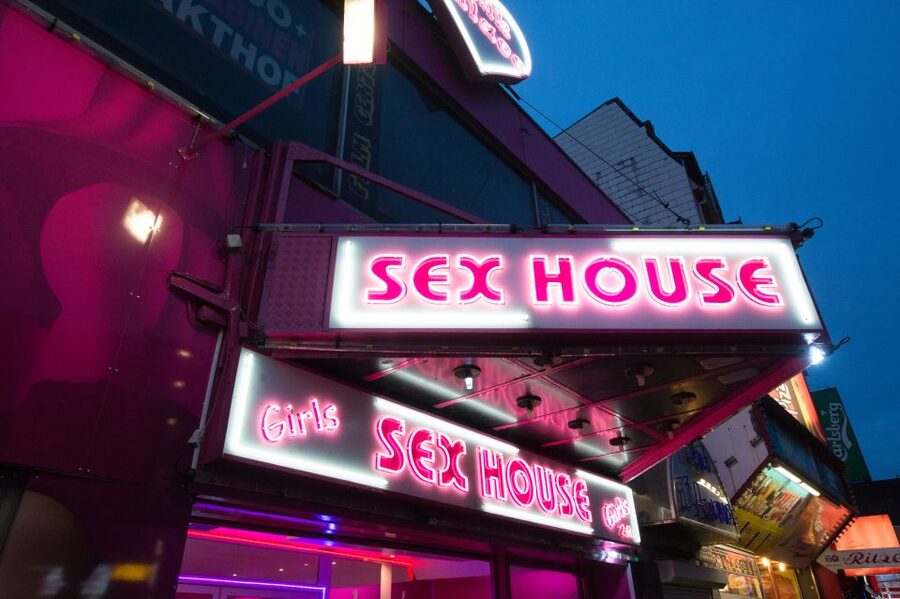 St. Pauli Nightlife Tour with Drag Queen in German - Is $41 a Fair Price?