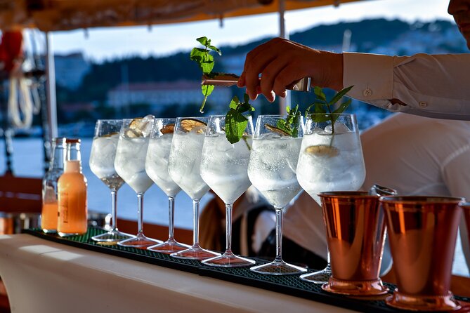 Sunset Cruise | Cocktail Experience on Board around Dubrovnik - How crowded is the boat?