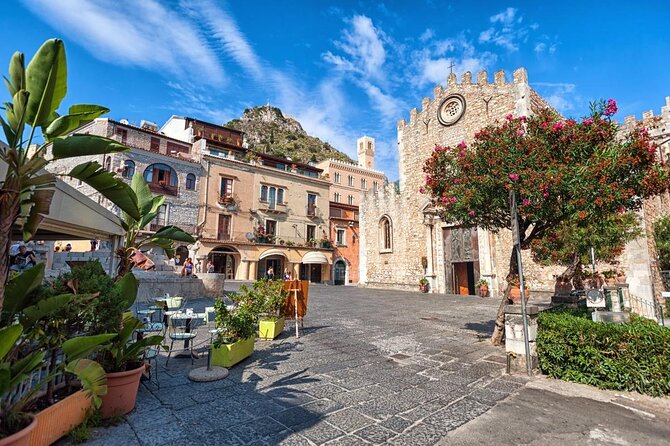 Taormina premium food & wine tour at rooftops and upscale bars - Stop two: Piazza IX Aprile and the big view