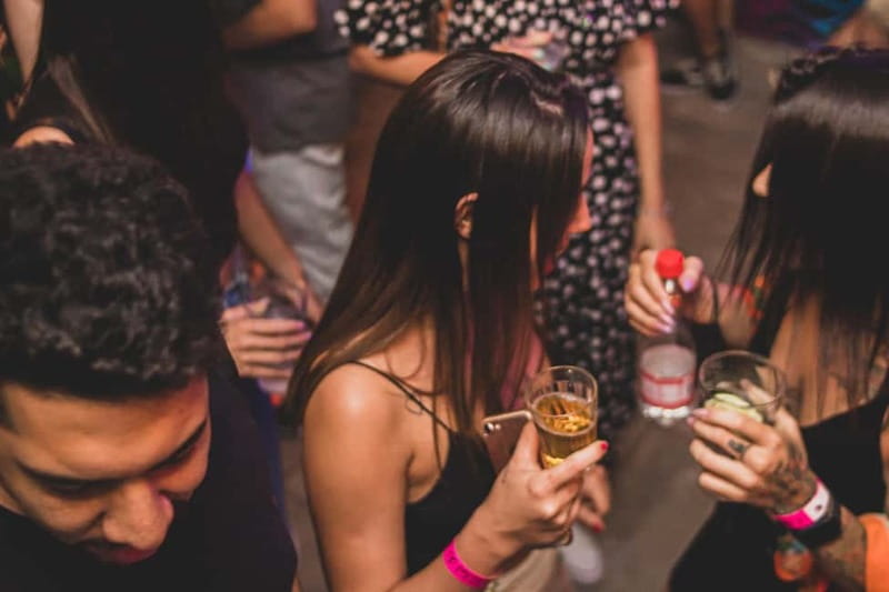 Tbilisi: Nightlife Highlights Tour with Welcome Drinks - Practical booking advice for your night out