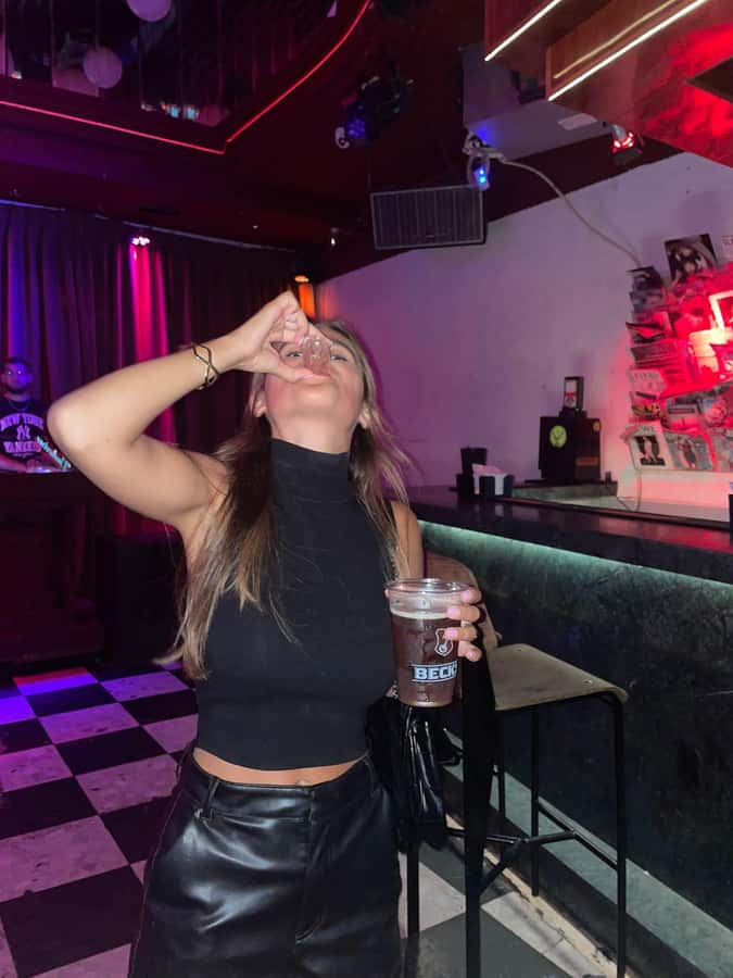 Tel Aviv: Pub Crawl and Nightlife Tour with Shots - What the $25 price really covers