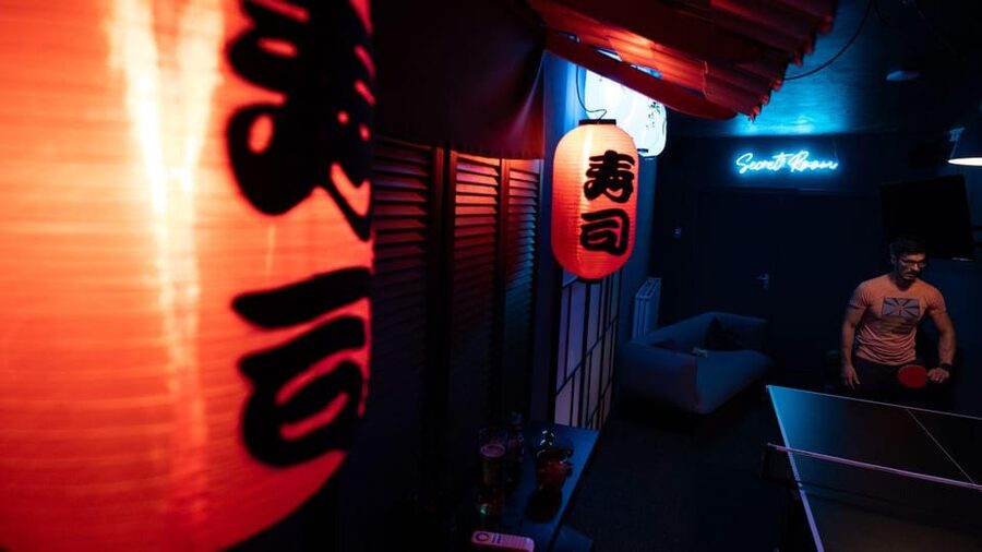 The Hague: Ping Pong Table Rental at a Secret Ping Pong Bar - Drinks, cocktails, and snacks while you play