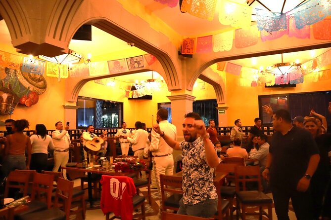 The Mexico City Pub Crawl: A real chilango night - Ending with tequila and mariachi at Salón Tenampa