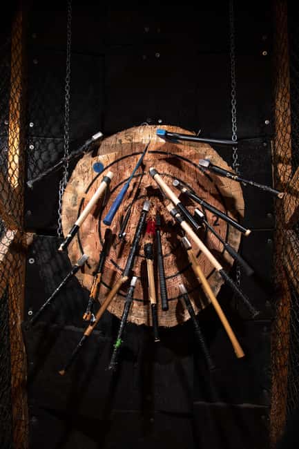 Throw axes & enjoy drinks in Cologne's first axe-throwing bar - How the private lanes change the experience