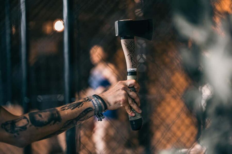 Throw axes & enjoy drinks in Cologne's first axe-throwing bar - Is $29 good value?