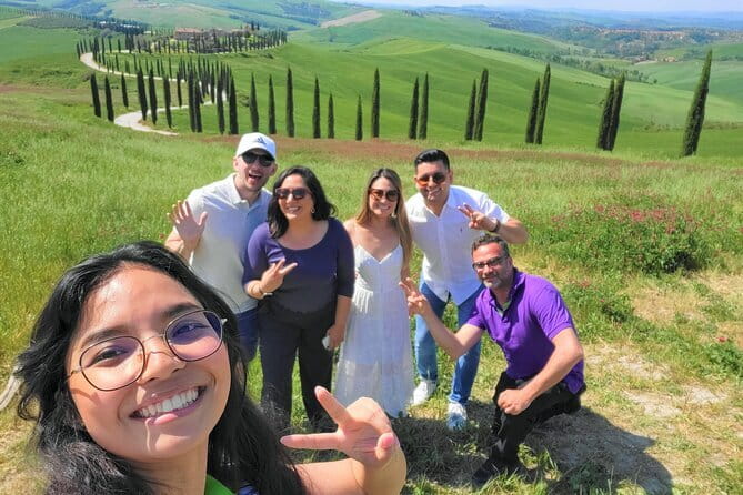 Tipsy Tour: Guided Bar Crawl In Florence with Dark History - What the guides add