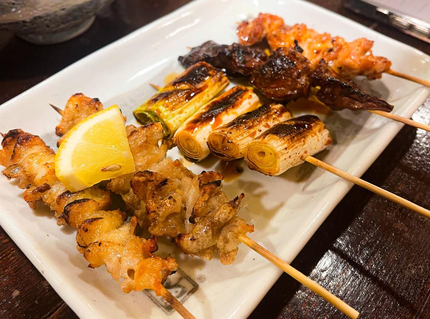 Tokyo: Night tour of bars and izakayas in Shinjuku - English / Spanish - Kabukicho: neon, nightlife, and a larger city mood