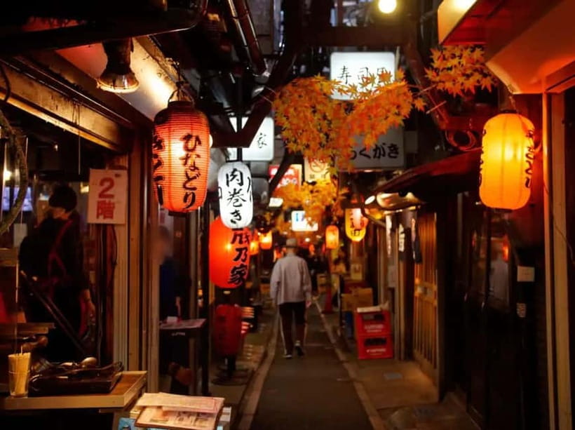 Tokyo: Shinjuku Bar and Izakaya Hopping Tour - Sake tasting adds a different side of Japanese drinking culture