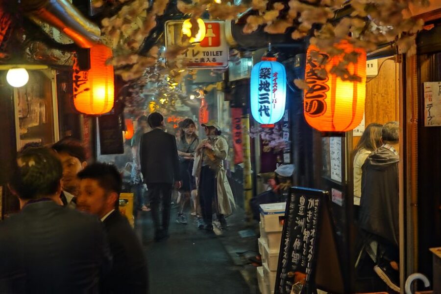 Tokyo: Shinjuku Bar Hopping with All-You-Can-Drink & Dinner - The night at a glance