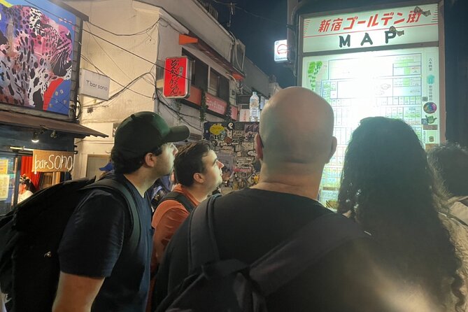 Tokyo: Shinjuku Golden Gai Bar Hopping that only locals know - A short look around Kabukicho before the bars
