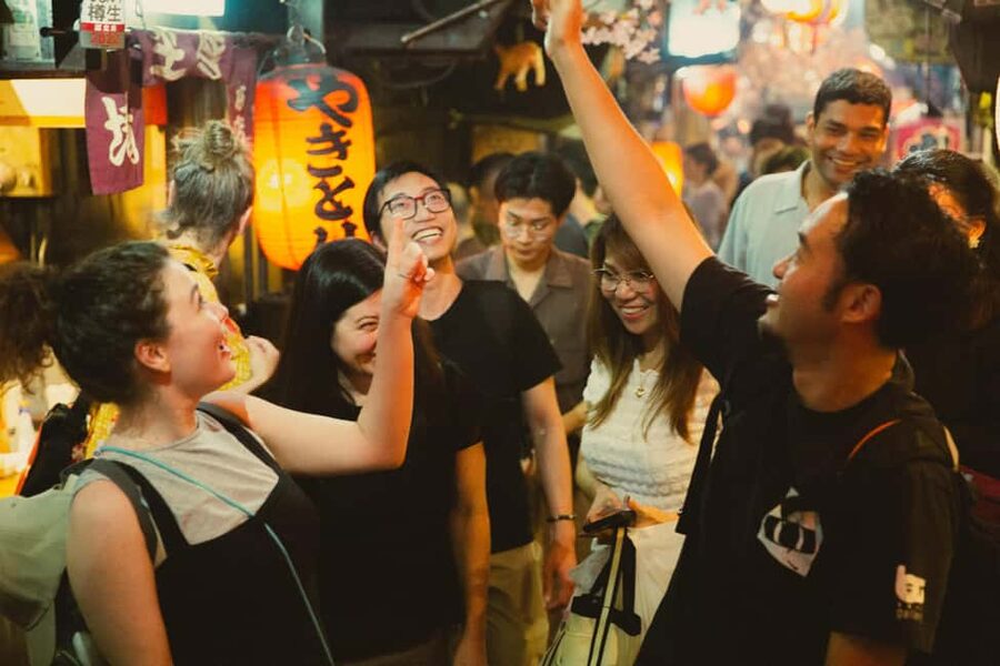 Tokyo: Shinjuku Izakaya and Golden Gai Bar Hopping Tour (2h) - Kabukicho after dark