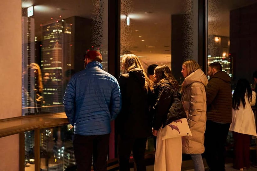Tokyo: Shinjuku Nightlife & Secret Backstreets Walking Tour - Tokyu Kabukicho Tower: a modern pause in a traditional route