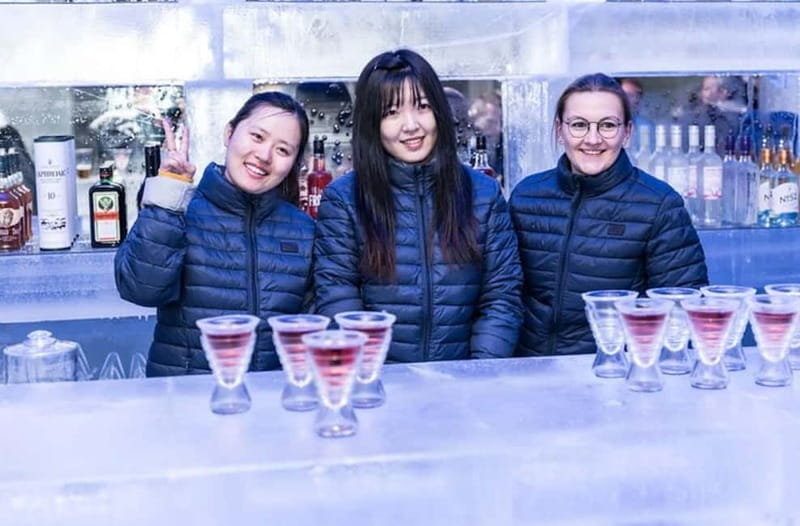 Tromsø: Magic Ice Bar Entrance and Welcome Drink - Staying warm inside the bar