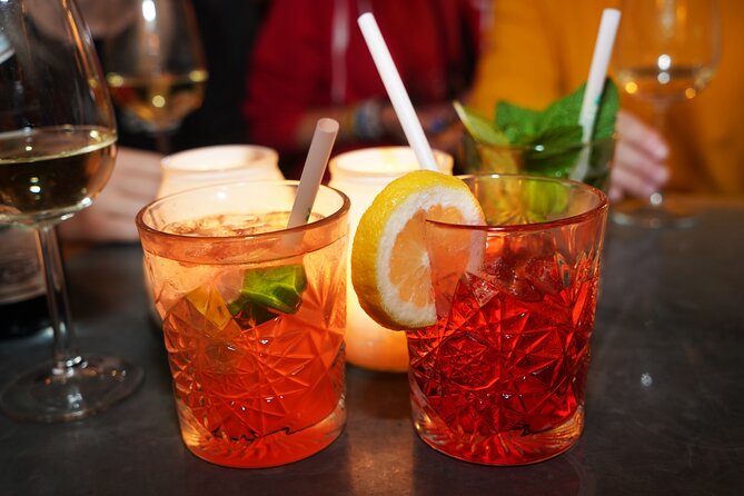 Vienna Nightlife Experience: Food, Wine, Cocktails & Vibes - How much food and drink do you receive?