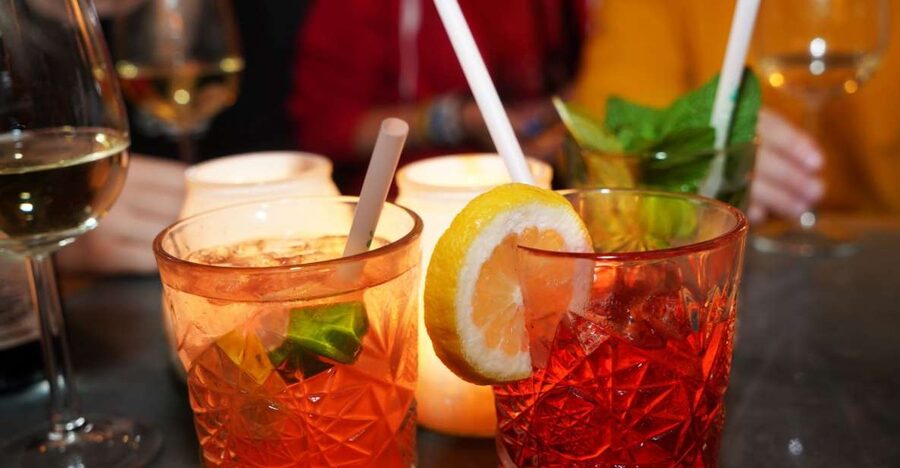 Vienna Nightlife Tour: Dinner, Drinks & Rooftop Bar - Starting near Karlskirche and Wein & Co