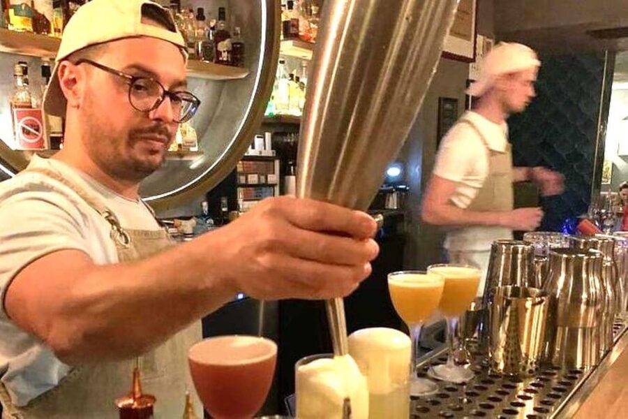 Vienna Nightlife Tour: Dinner, Drinks & Rooftop Bar - Charcuterie, wine, and a first Viennese welcome