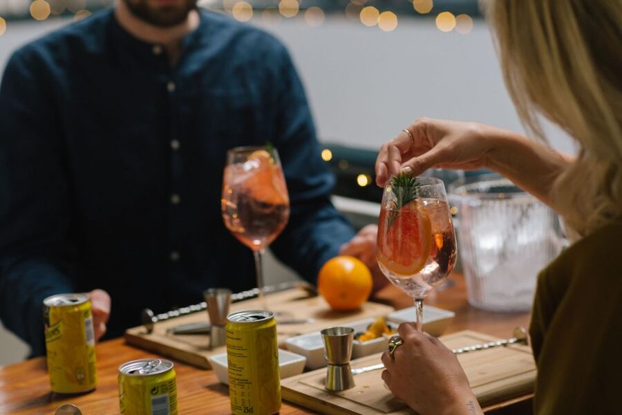 Vila Nova de Gaia: Cocktail Making Workshop - What the one-hour format really gives you
