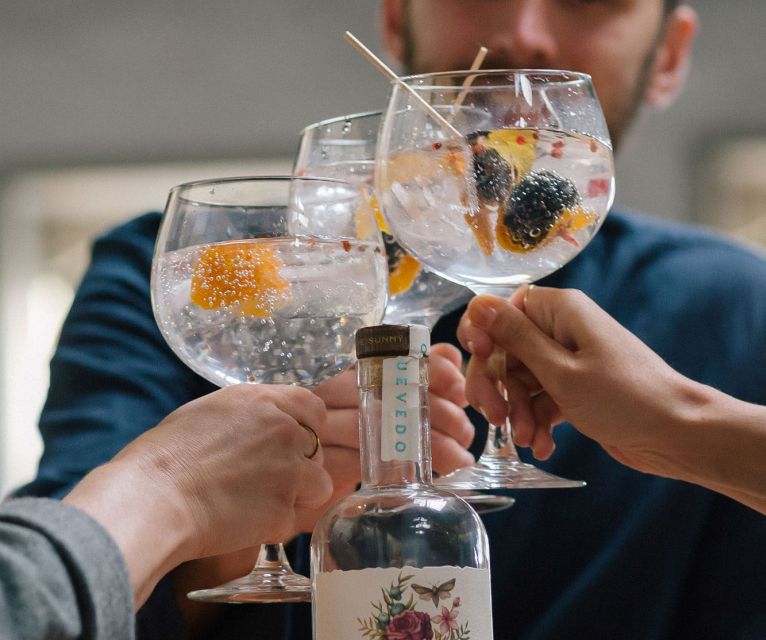 Vila Nova de Gaia: Cocktail Making Workshop - The family story behind the glasses