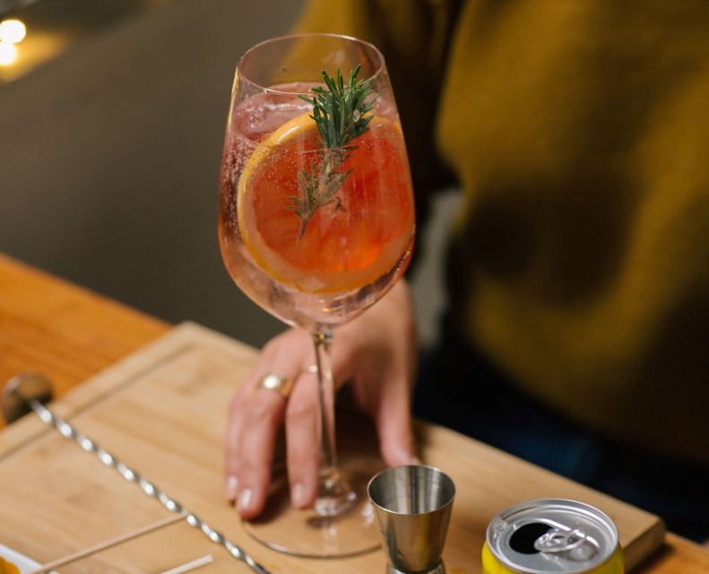 Vila Nova de Gaia: Cocktail Making Workshop - Should you book the Quevedo cocktail workshop?