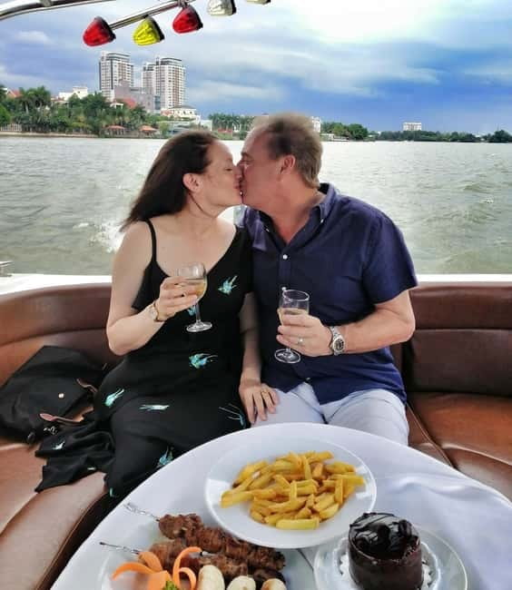 VIP Tour Enjoy Romantic Sunset by Speed Boat Free Cocktail - Is $76 per person good value?