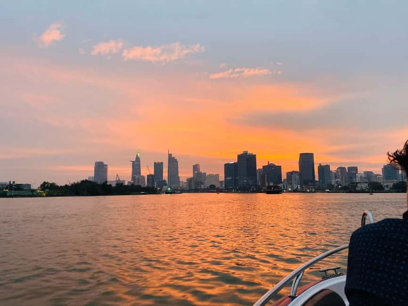 VIP Tour Enjoy Romantic Sunset by Speed Boat Free Cocktail - The 6 pm riverside cocktail stop