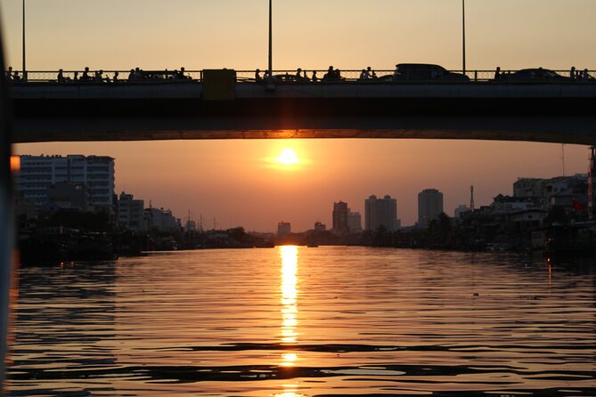 VIP Tour in Saigon: Romantic Sunset Cocktail by SpeedBoat - What the guides add to the evening