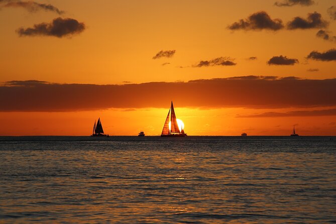 Waikiki Sunset Cocktail Cruise - Hilton Hawaiian Village - Diamond Head Lighthouse and the Return Toward Sunset