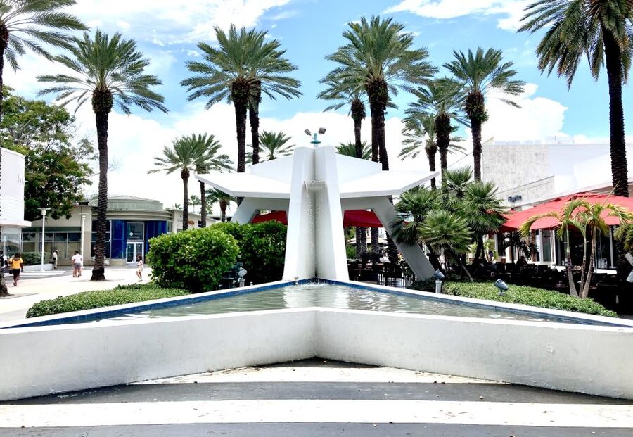 Walking Tour with Cocktails(optional) Miami - The people behind the buildings