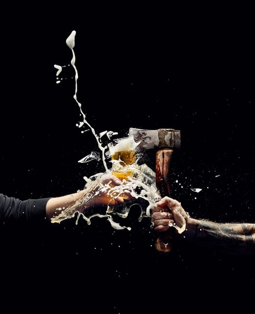 WOODCUTTER - AXE THROWING & BAR EXPERIENCE IN FRANKFURT - Your own lane and the four-person limit