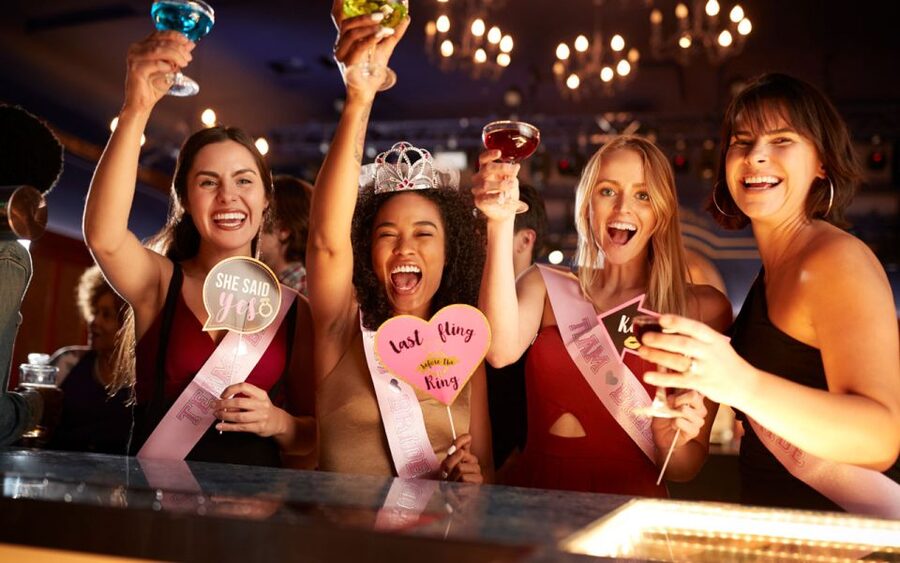 Würzburg: Bar & Club Tour with free Shots & VIP entry - The first bars: a quick way to find your night